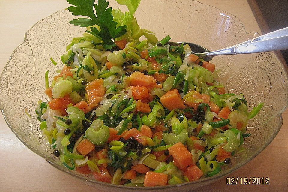 Papaya-Porree-Sellerie Salat Papaya-Porree-Sellerie Salat