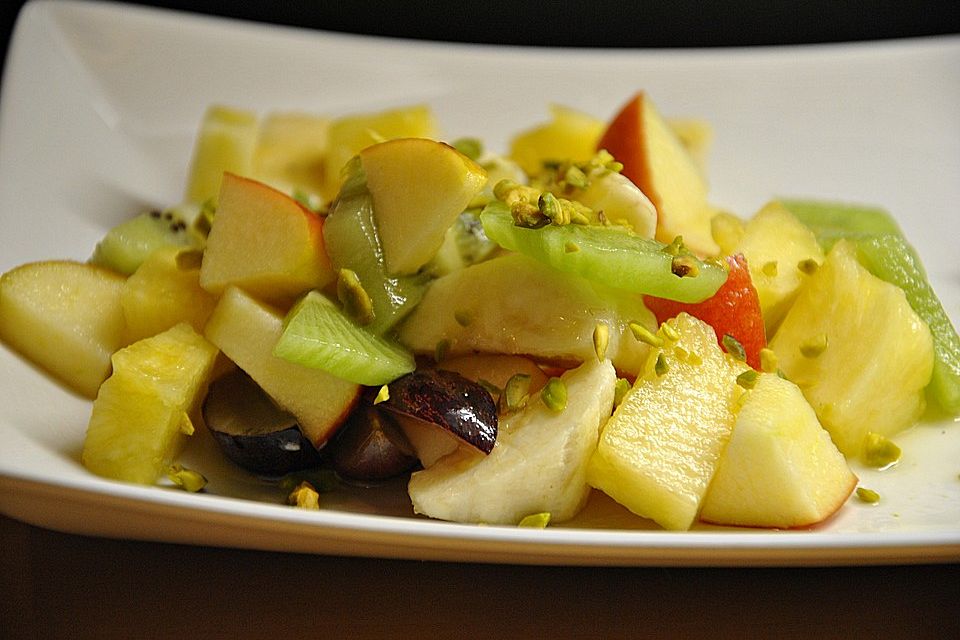 Ananassalat mit Eierlikörsahne