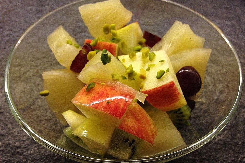 Ananassalat mit Eierlikörsahne