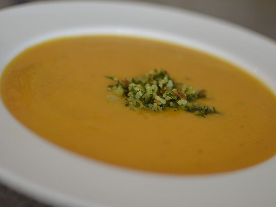 Karotten-Orangen-Suppe mit Dattelgremolata von pralinchen| Chefkoch