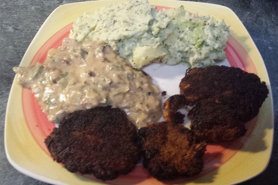 Rahmporree mit Salzkartoffeln und Buletten