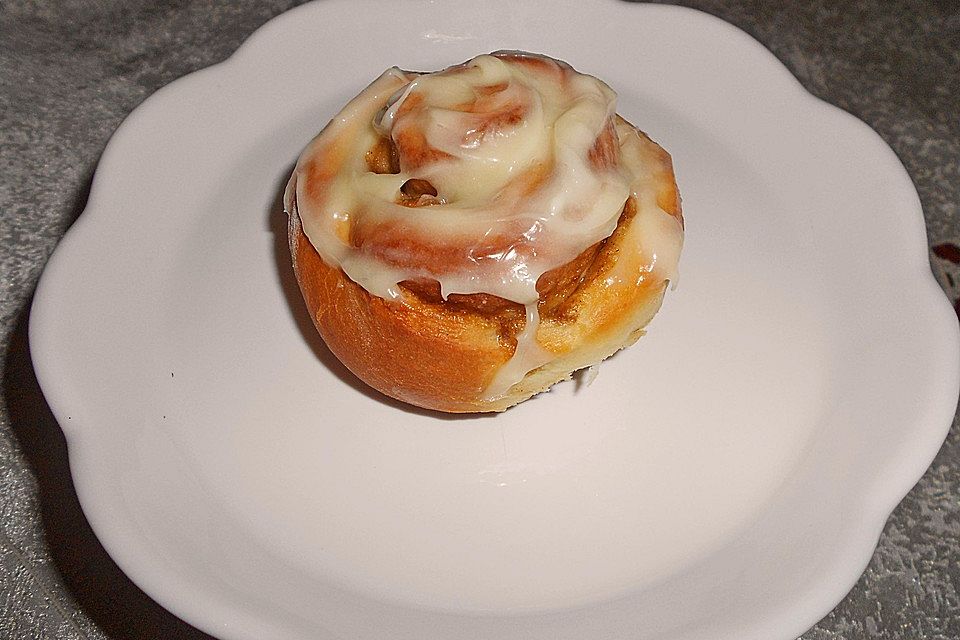 Zimtschnecken mit Frischkäse-Glasur