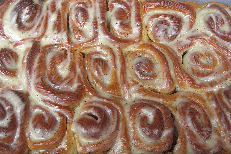 Zimtschnecken mit Frischkäse-Glasur