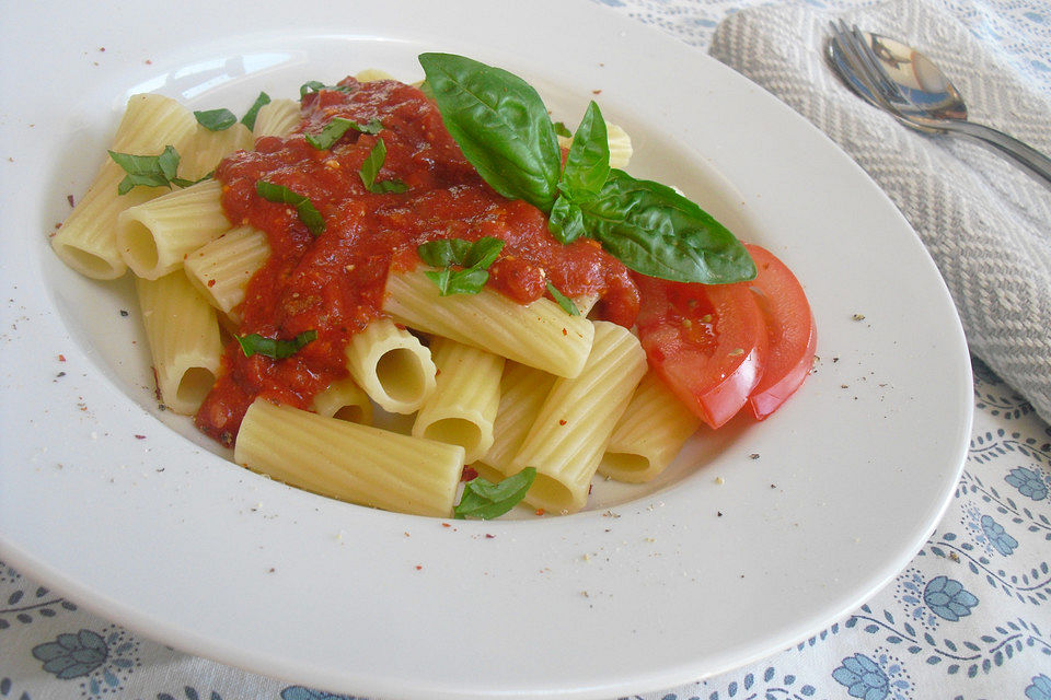 Penne Rigatoni mit Teufelssoße