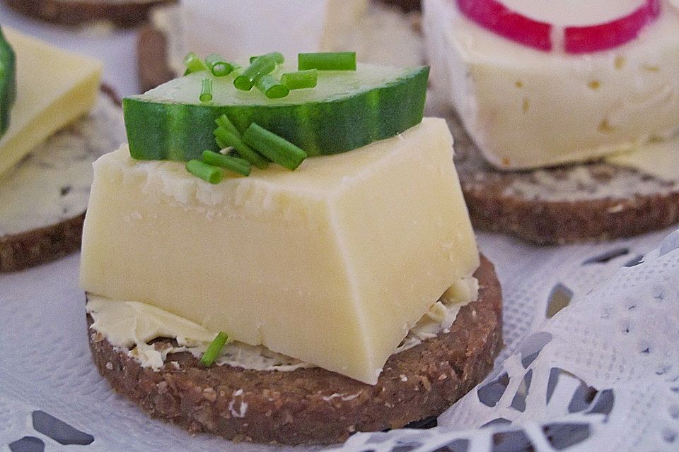 Pumpernickel-Gouda Fingerfood