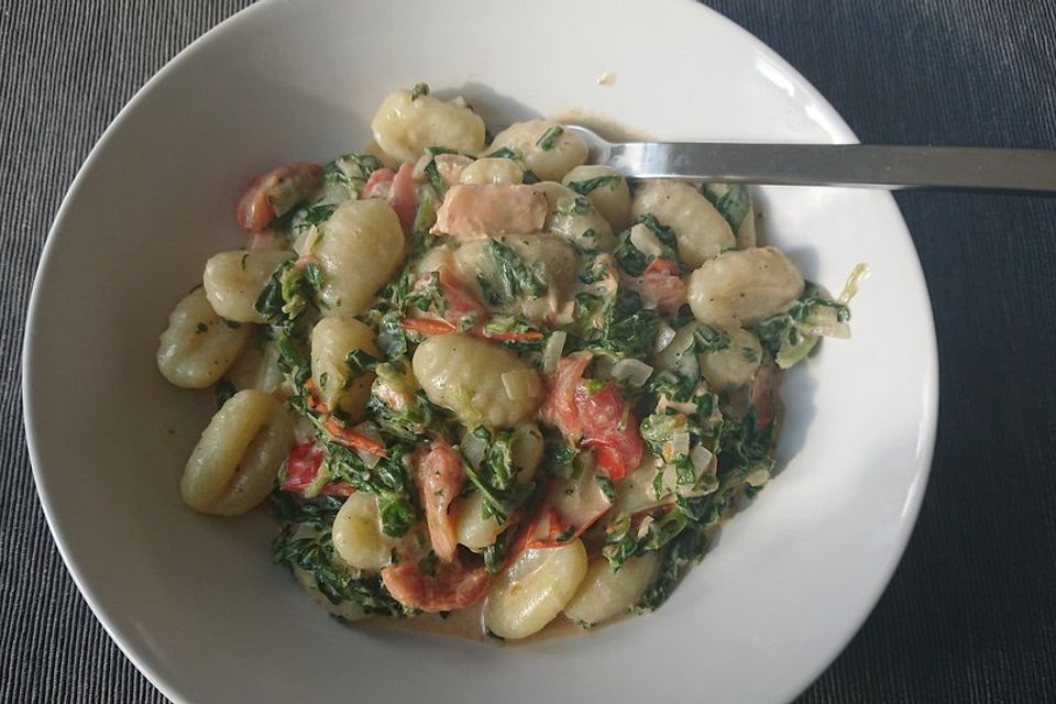 Gnocchi mit Spinat und Lachs