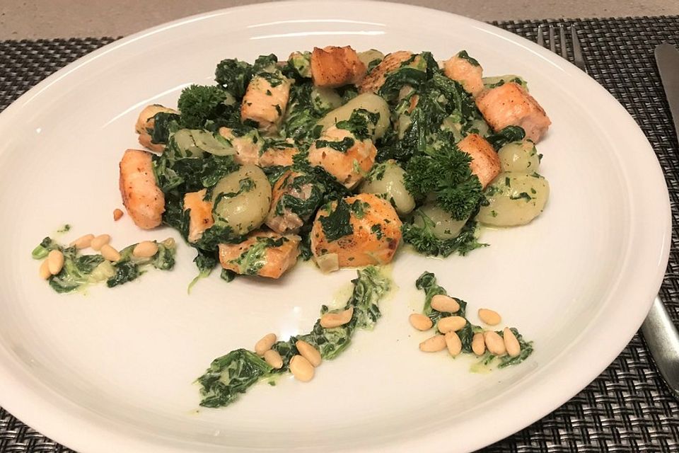 Gnocchi mit Spinat und Lachs