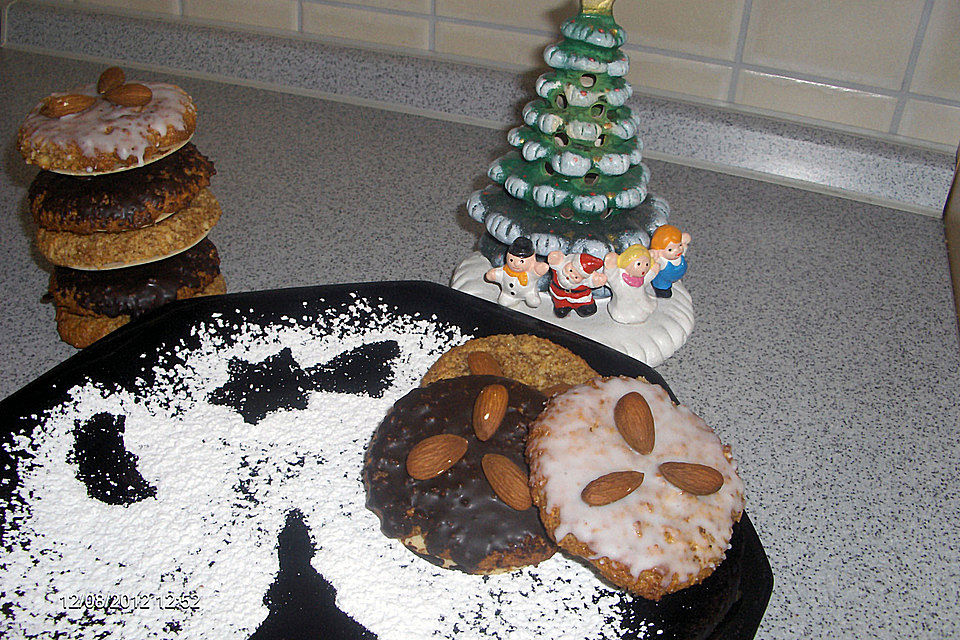 Lebkuchen mit Mandeln und Haselnüssen