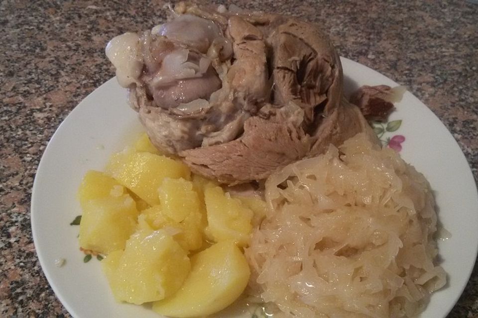 Eisbein mit Sauerkraut