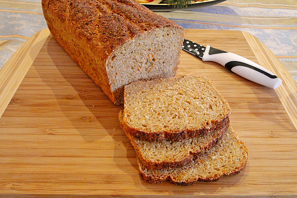 Dinkelbrot mit Möhren und Zucchini