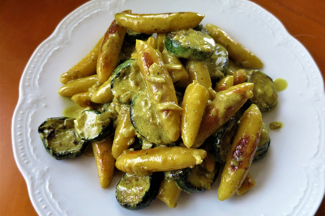 Zucchini-Schupfnudelpfanne mit Kokosmilch| Chefkoch