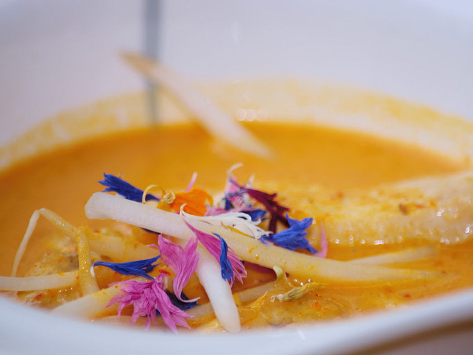 Asiatische Currysuppe mit Zitronengras-Hühnchen von NightriX| Chefkoch