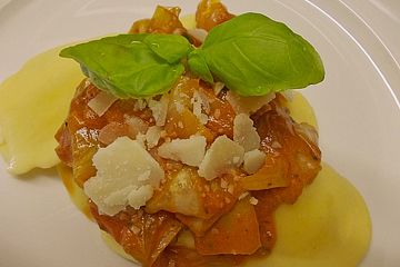 Tortellini mit Weißkohl-Tomaten Sauce