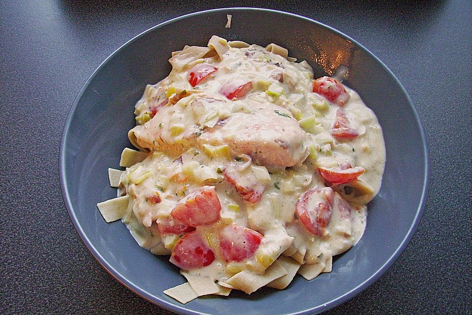 Nudeln mit Lachs-Käse-Soße