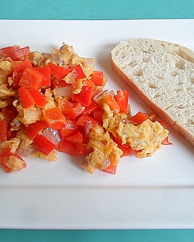 Serbisch: gebratener Paprika mit Eiern