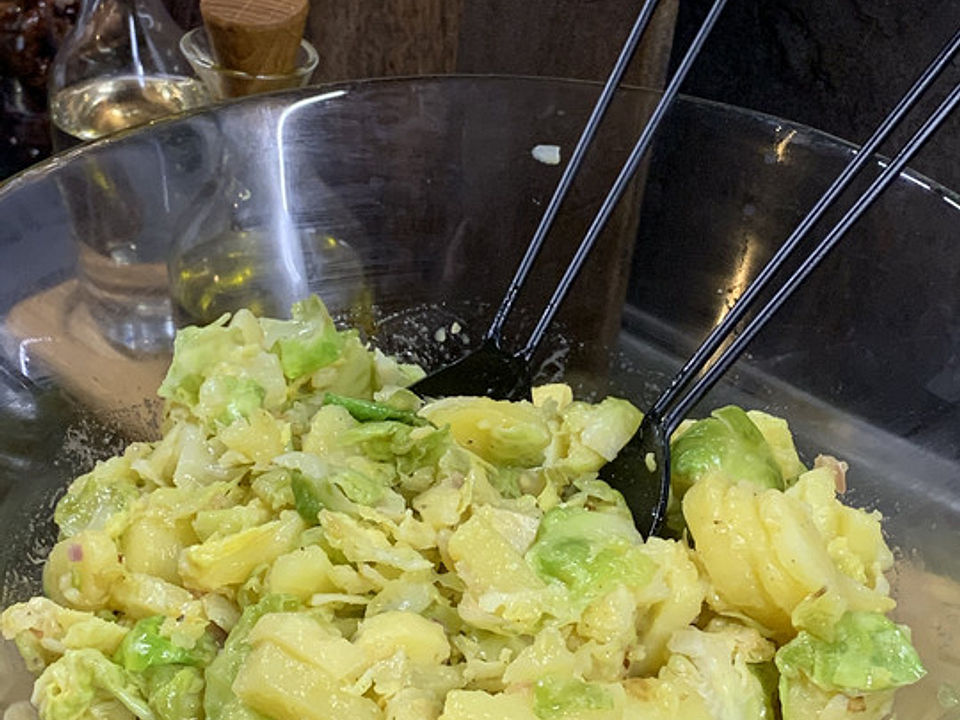Lauwarmer Kartoffel-Rosenkohl-Salat von Maxime1972 | Chefkoch