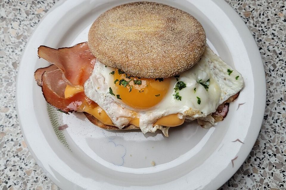 Kerstins Frühstücksburger mit Ei und Bacon