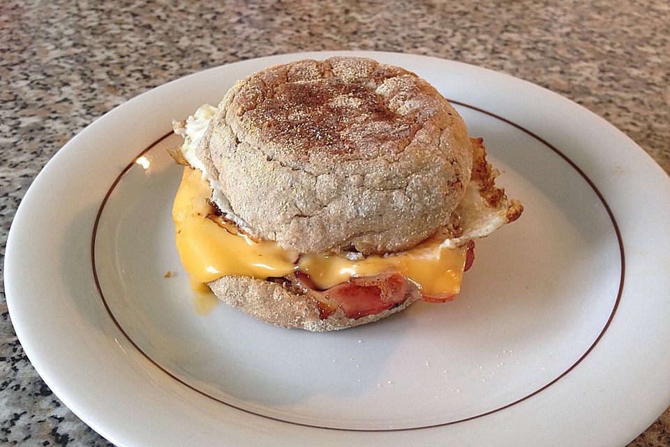 Kerstins Frühstücksburger mit Ei und Bacon