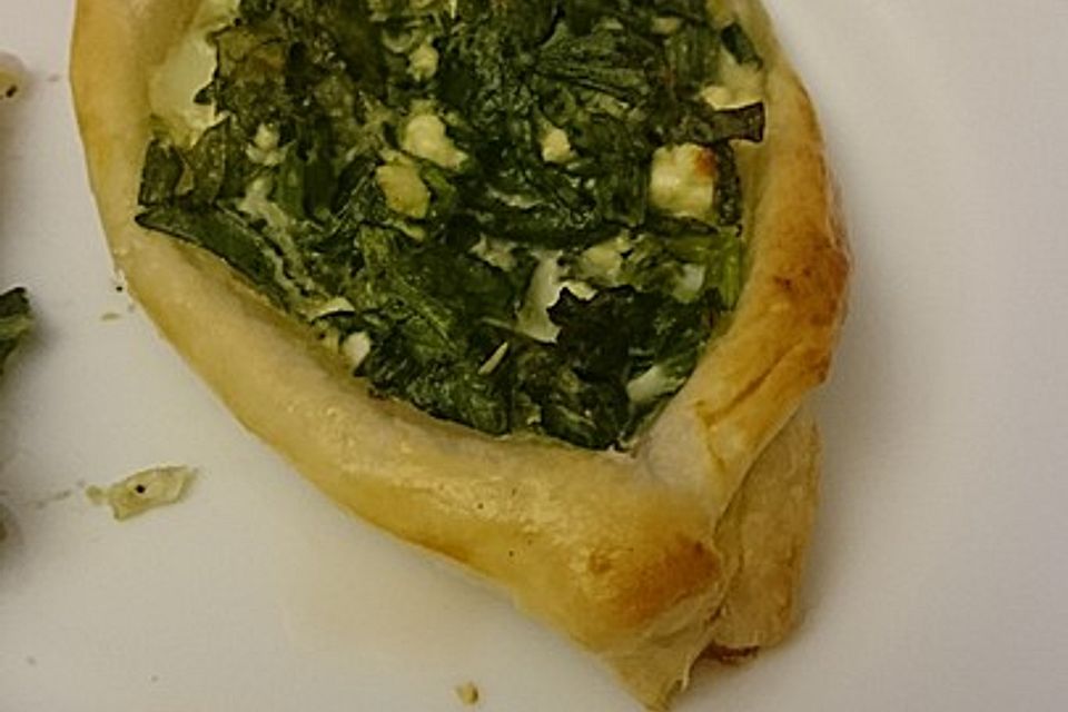 Pide mit Spinat und Schafskäse