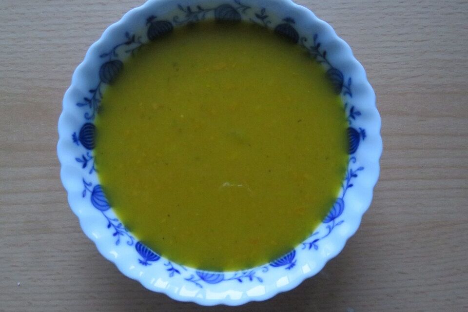 Südländische Zucchini-Suppe