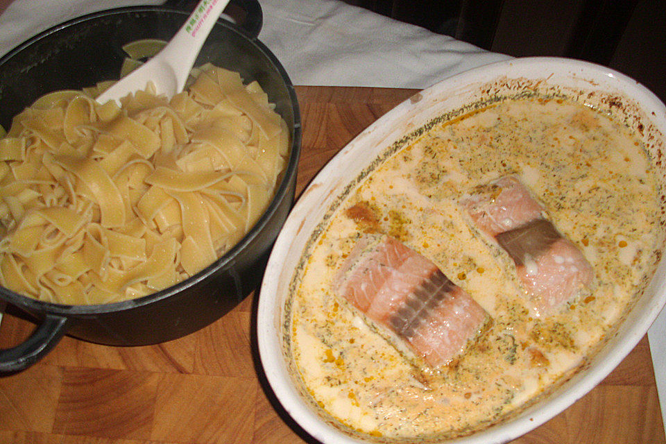 Nudeln mit Lachs-Sahnesoße