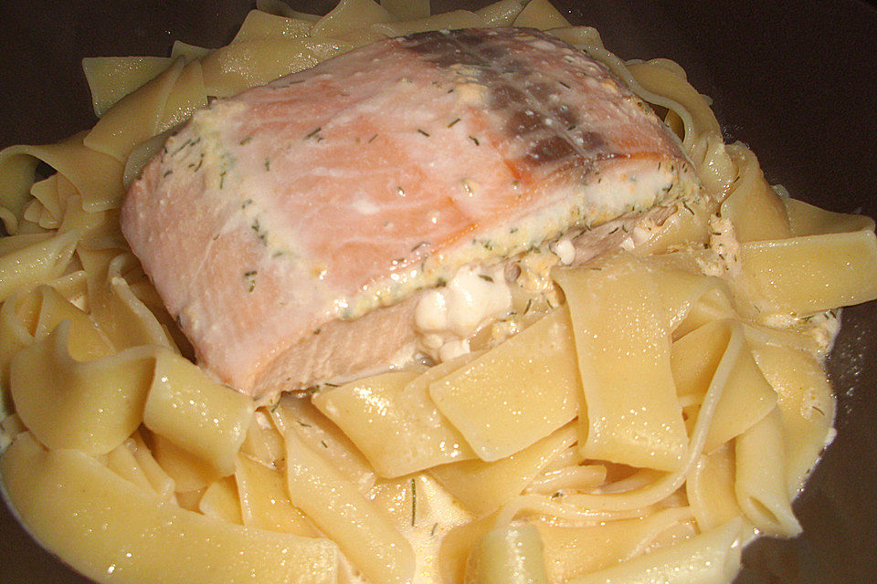 Nudeln mit Lachs-Sahnesoße