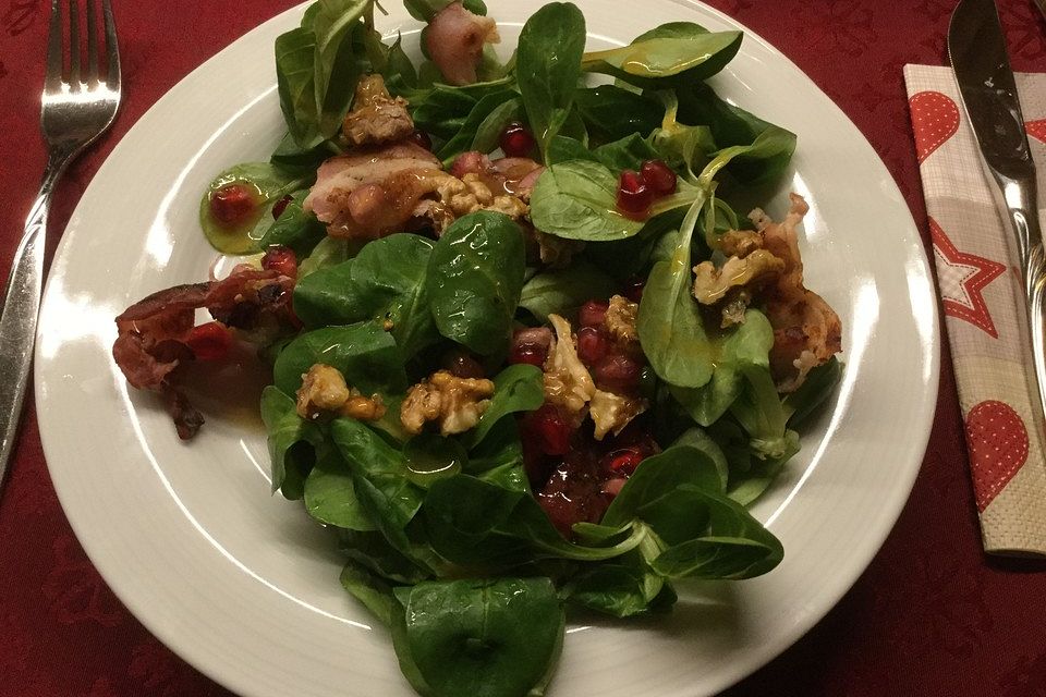 Weihnachtlicher Feldsalat mit Granatapfelkernen