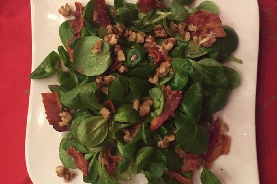 Weihnachtlicher Feldsalat mit Granatapfelkernen