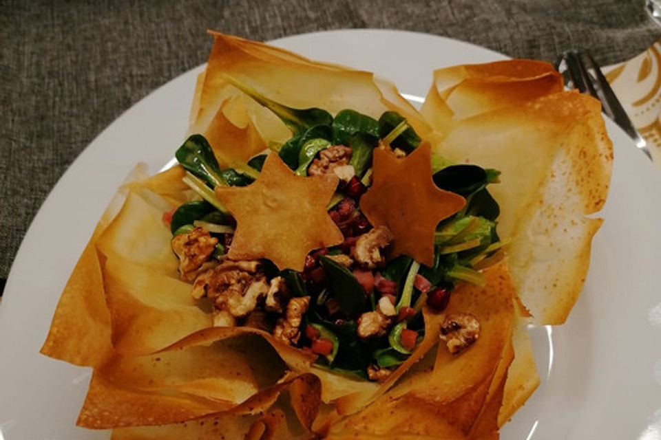 Weihnachtlicher Feldsalat mit Granatapfelkernen