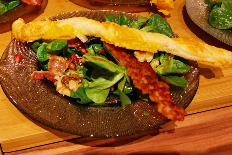 Weihnachtlicher Feldsalat mit Granatapfelkernen