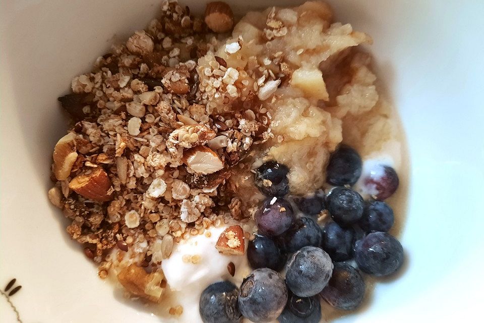 Winterliches Joghurt-Müsli mit Quittenmus