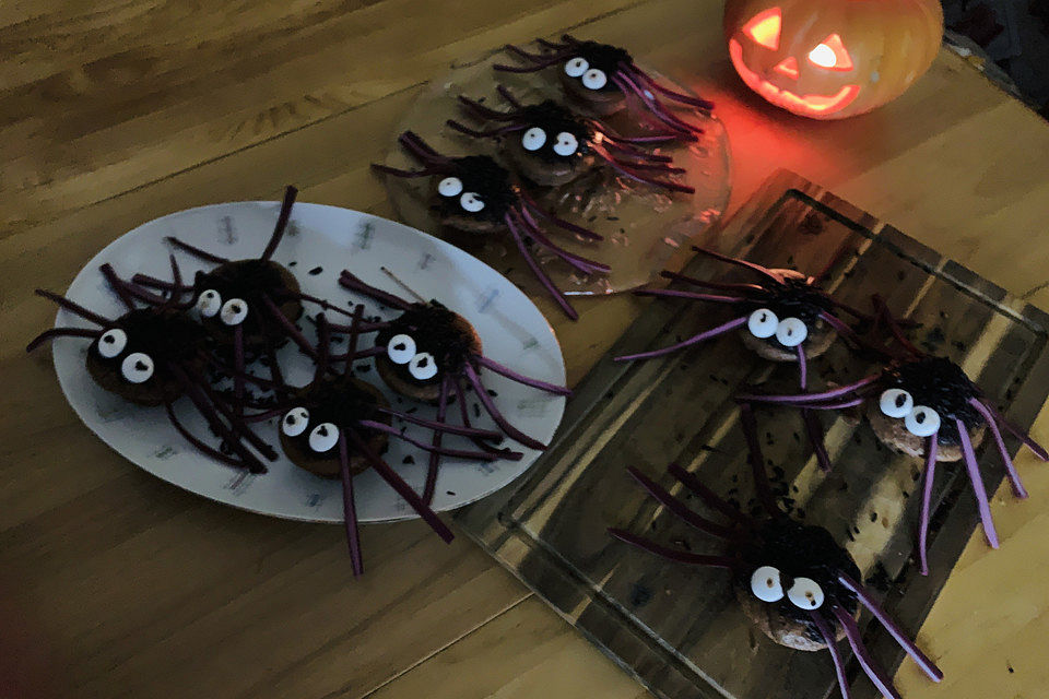 Spinnenmuffins für Halloween