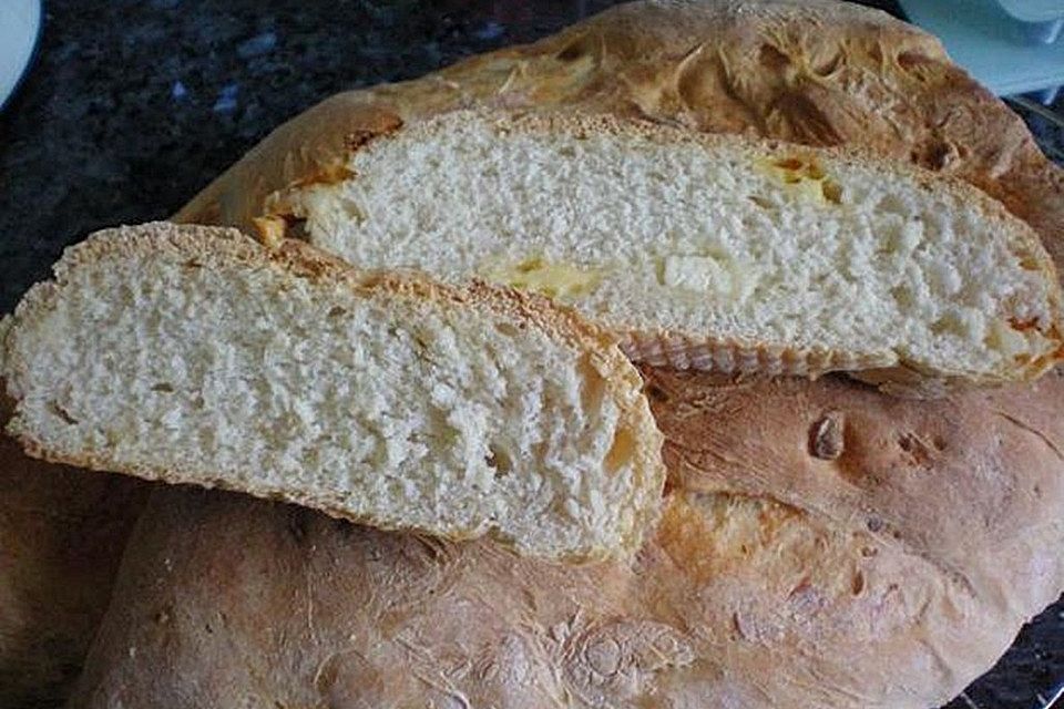 Käse-Brot mit Hefeteig Käse-Brot mit Hefeteig