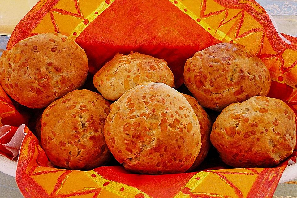 Herzhafte Dinkel-Käsebrötchen