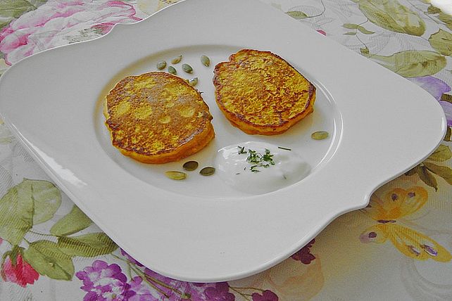 Kürbisküchlein mit Joghurt-Dip von pralinchen| Chefkoch