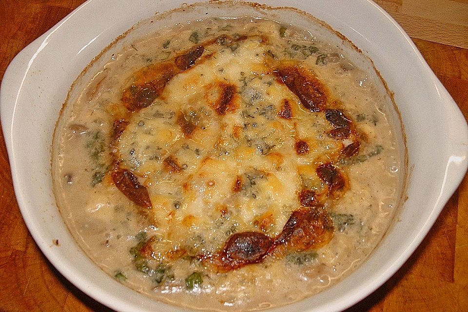 Hühnerbrüstchen in Madeirarahm, überbacken mit Gorgonzola