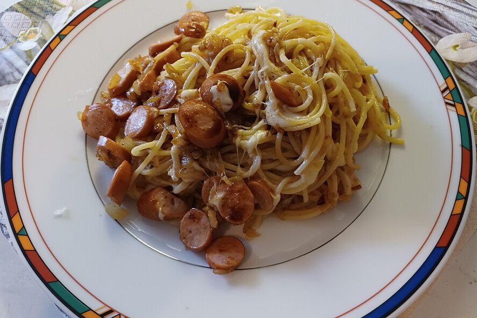 Spaghetti mit Käse und Maggi