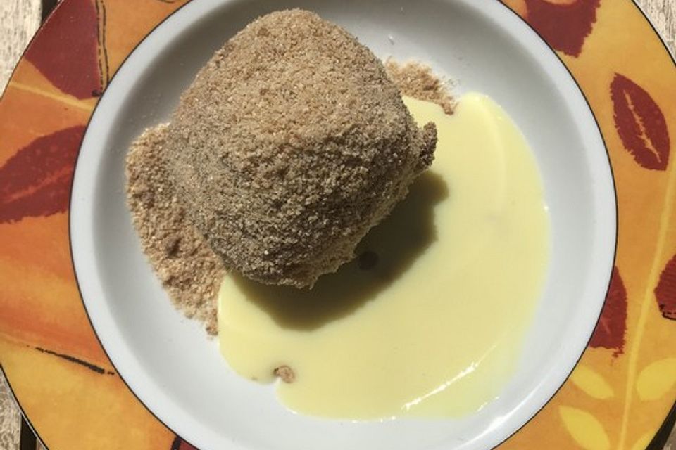 Zwetschgen- oder Marillenknödel mit Quarkteig