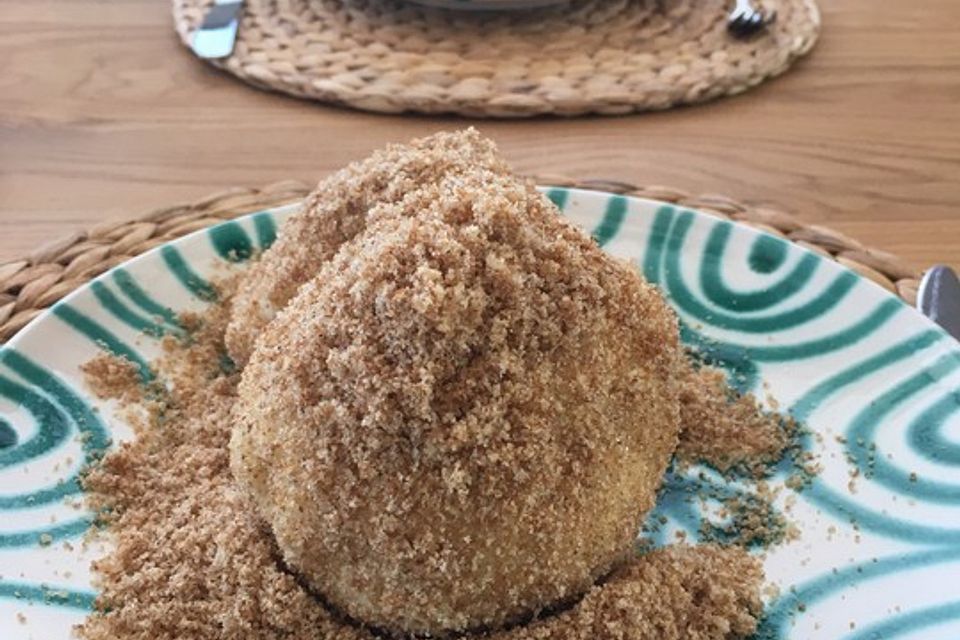 Zwetschgen- oder Marillenknödel mit Quarkteig