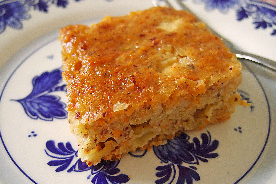 Nuss-Apfel-Möhren Kuchen