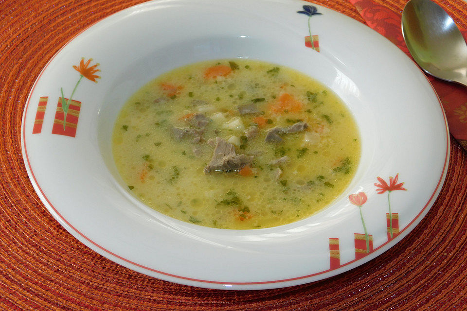 Ganslsuppe mit Bröselknödel