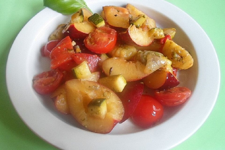 Pesto-Gnocchi mit Pflaumen, vegetarisch