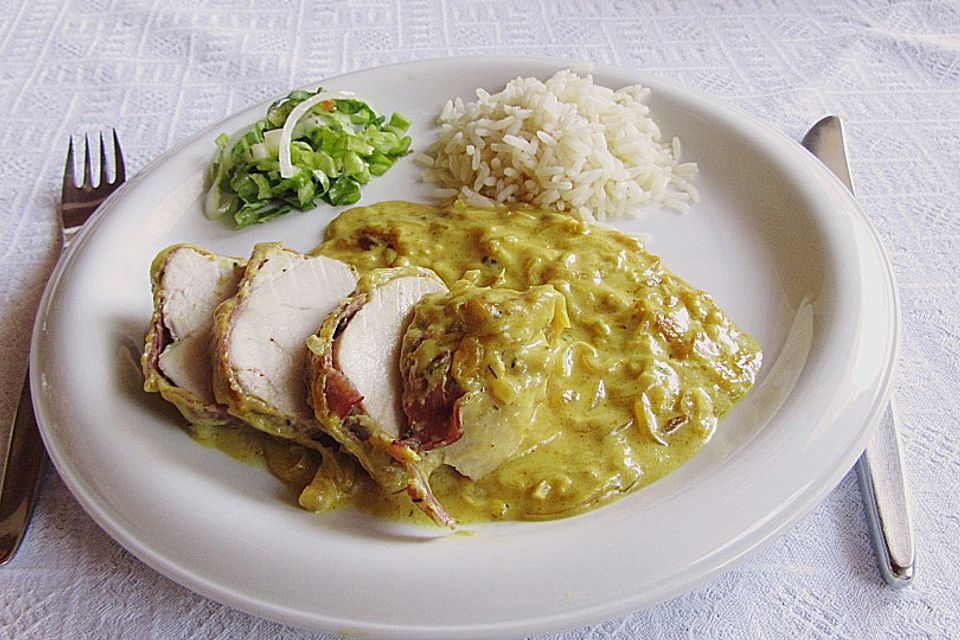 Zwiebel-Sahnehühnchen mit Curry-Knoblauchsoße