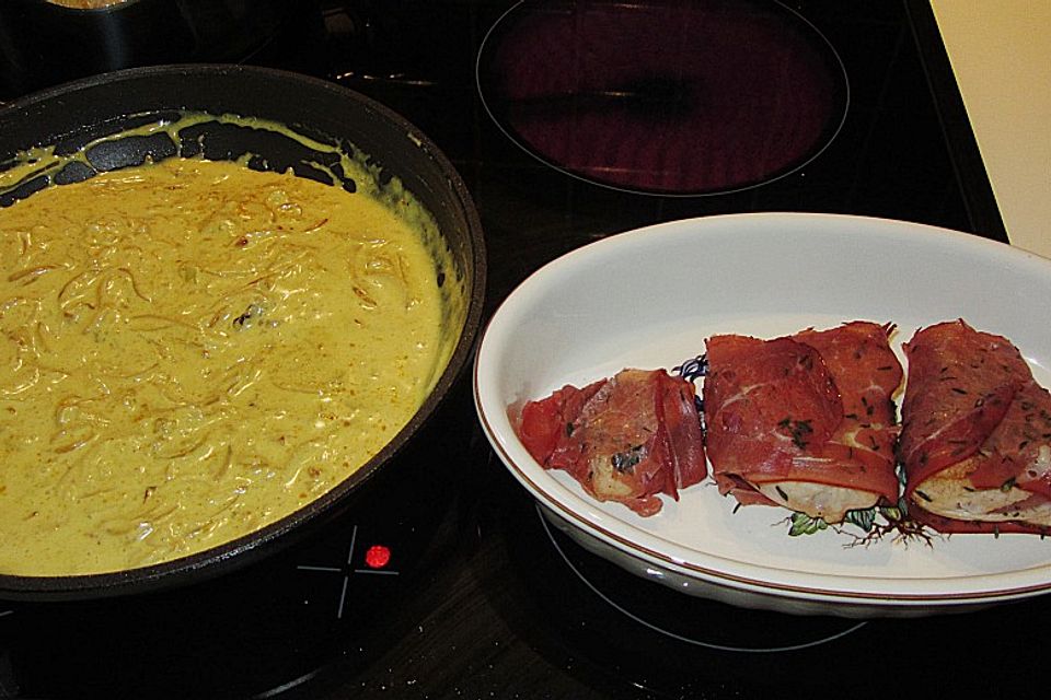 Zwiebel-Sahnehühnchen mit Curry-Knoblauchsoße