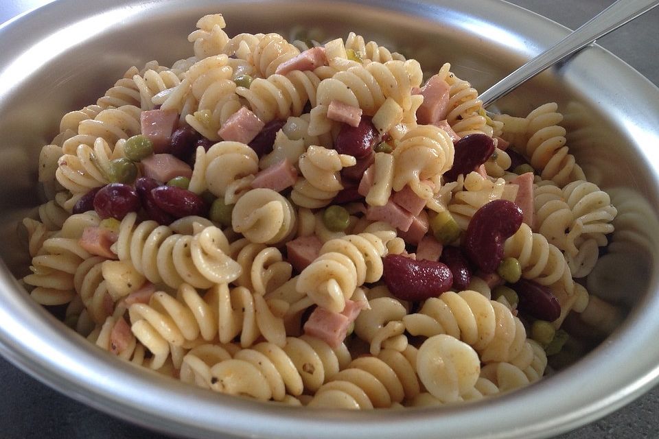 Nudel-Wurstsalat Nudel-Wurstsalat
