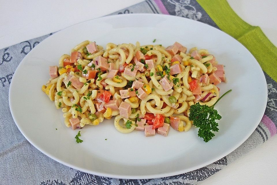 Nudel-Wurstsalat Nudel-Wurstsalat