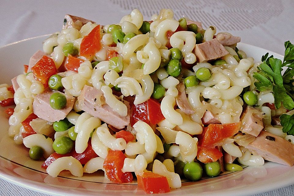 Nudel-Wurstsalat Nudel-Wurstsalat