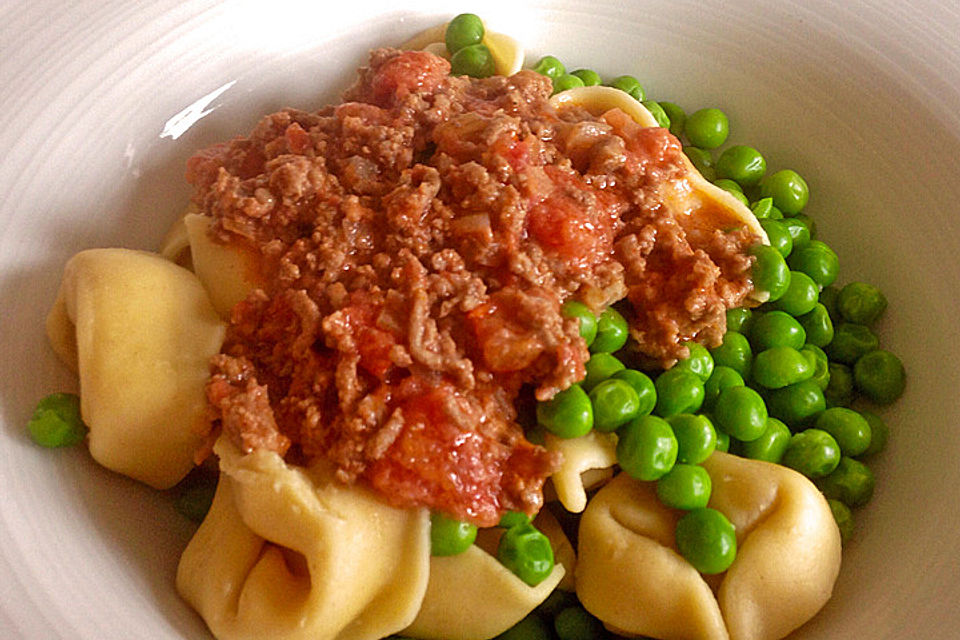 Tortellini mit Hackfleisch und Tomate