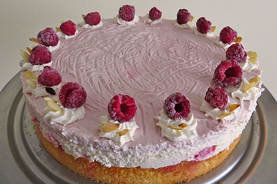 Himbeer-Panna Cotta Torte