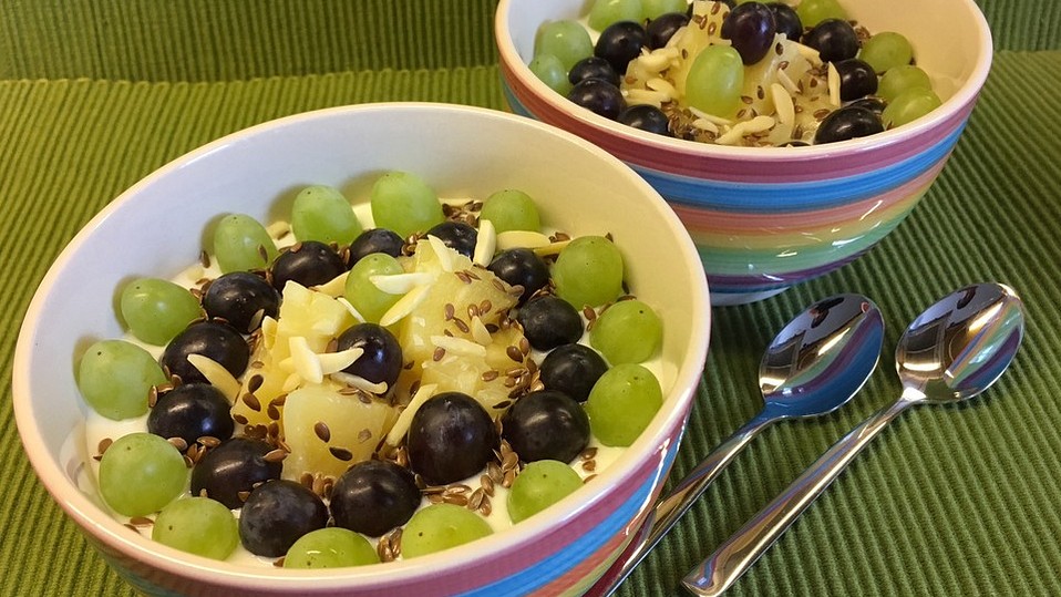 Quark-Honigcreme mit Früchten der Saison von anja3009 Quark-Honigcreme mit Früchten der Saison von anja3009